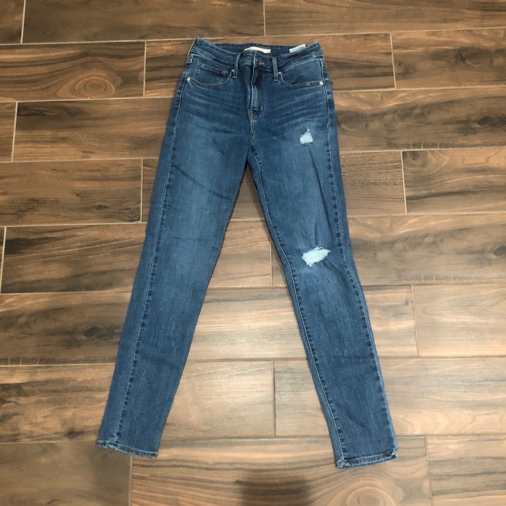 Women’s Levi Skinny Jeans